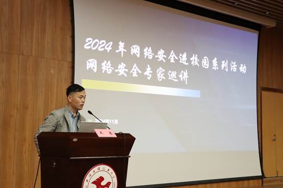 圖片包含 室內, 前, 鐘表, 桌子描述已自動生成
